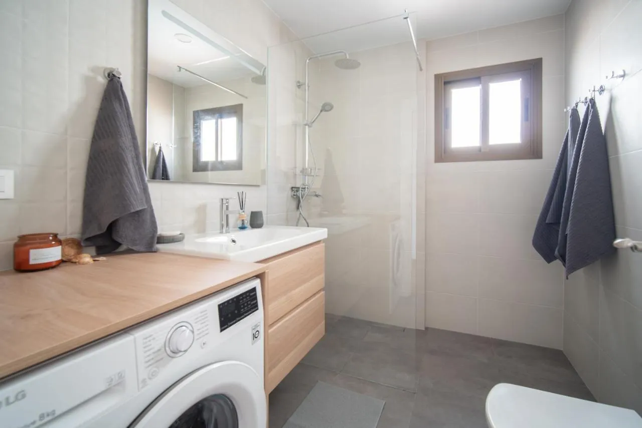 公寓 Freshly Renovated, Modern Penthouse Pueblo Evita! 贝纳尔马德纳